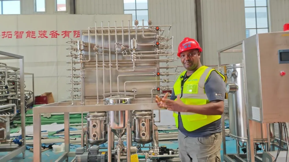 Parceiro queniano retorna à Intop Machinery para análise aprofundada do equipamento